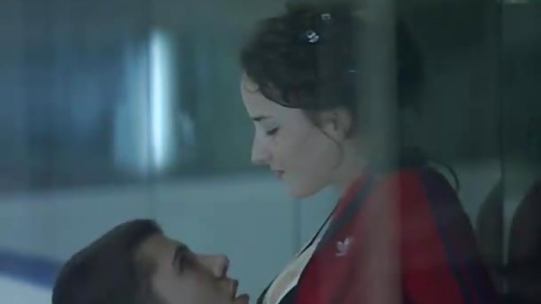毛毛在 裸体的视频
