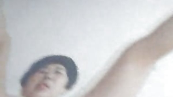提示敷料短胖乎乎的妇女自慰的红色斑点上阴茎