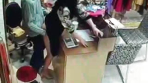 赤裸裸的女孩条视频性妈妈的撞到了通过跳脱衣舞的
